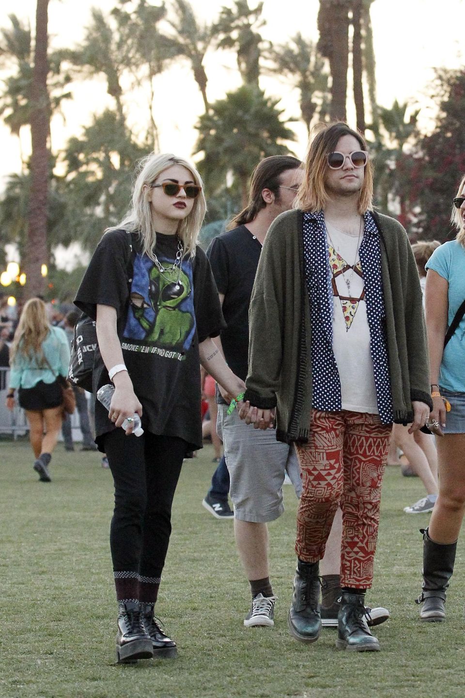 Frances Bean Cobain mit ihrem Verlobten Isaiah Silva auf dem "Coachella"-Festival