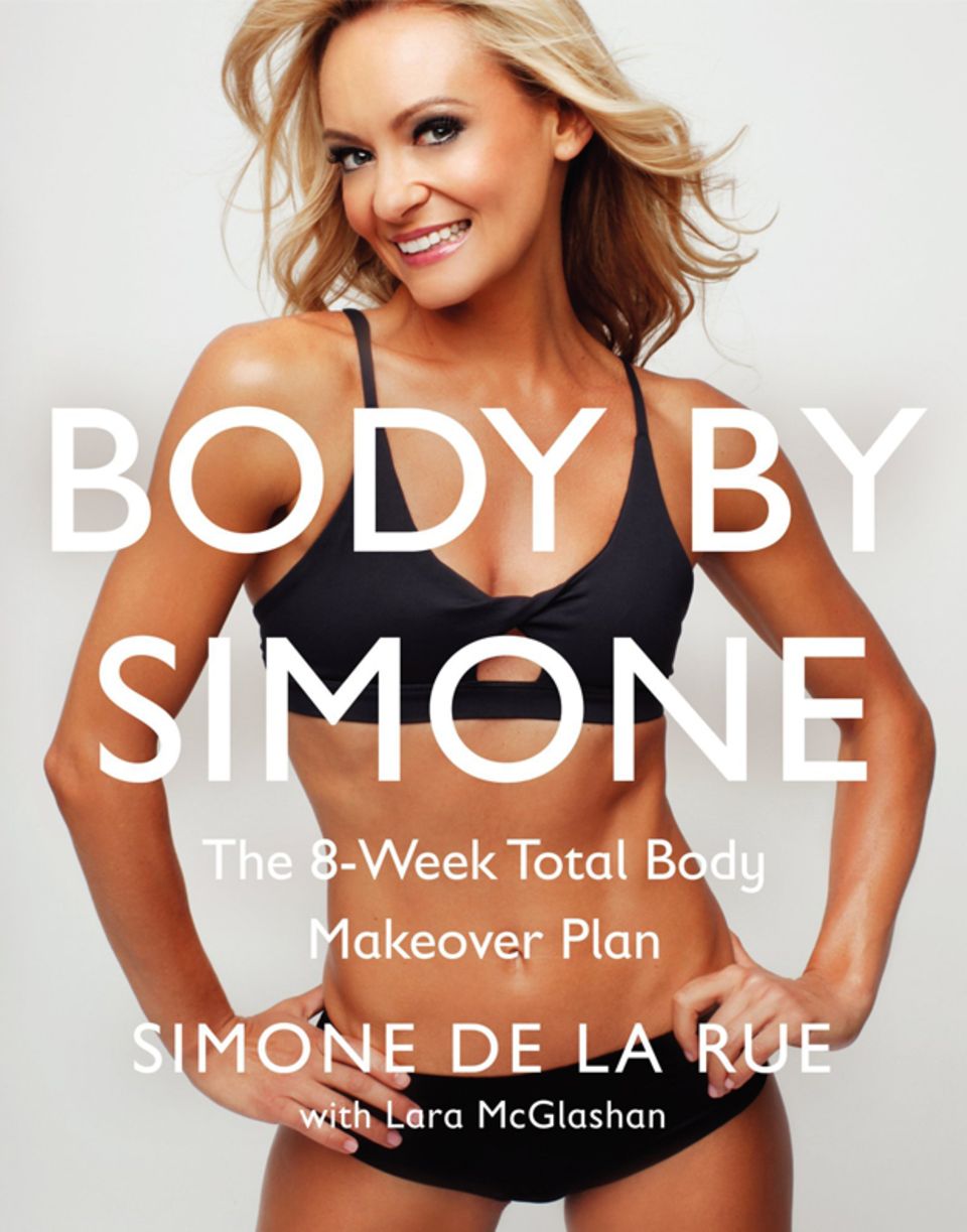 Die Trainerin und ehemalige Tänzerin Simone De La Rue  macht Stars mit einer Mischung aus Ballett, Cardio und Kraftübungen fit für die Leinwand. Die Kurse in ihren Studios in New York und L. A. sind stets ausgebucht. Jetzt hat sie sie ein Acht-Wochen-Programm als Buch veröffentlicht: "Body by Simone", HarperWave, 256 S., ca. 19 Euro (auf Englisch)