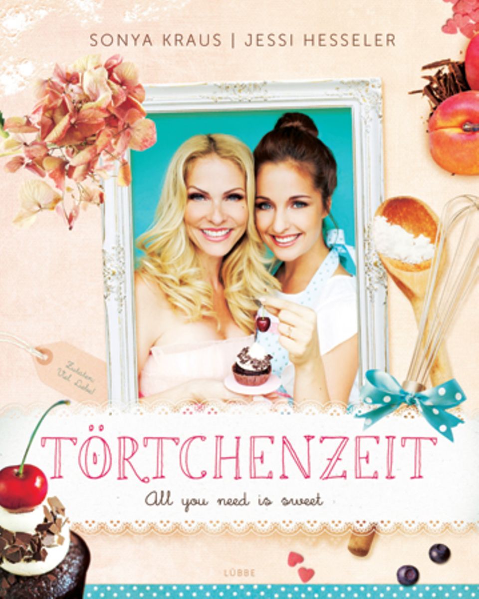 Moderatorin Sonya Kraus und Bloggerin Jessi Hesseler (Toertchenzeit.de) eint die Schwäche für süße Naschereien. Jetzt zeigen uns die beiden Freundinnen mit Schritt-für-Schritt-Anleitungen, einem Back-Abc und Deko-Tipps, wie einfach der "Wow!"-Effekt mit Küchlein gelingt. ("Törtchenzeit", Bastei Lübbe, 160 S., 14,99 Euro)