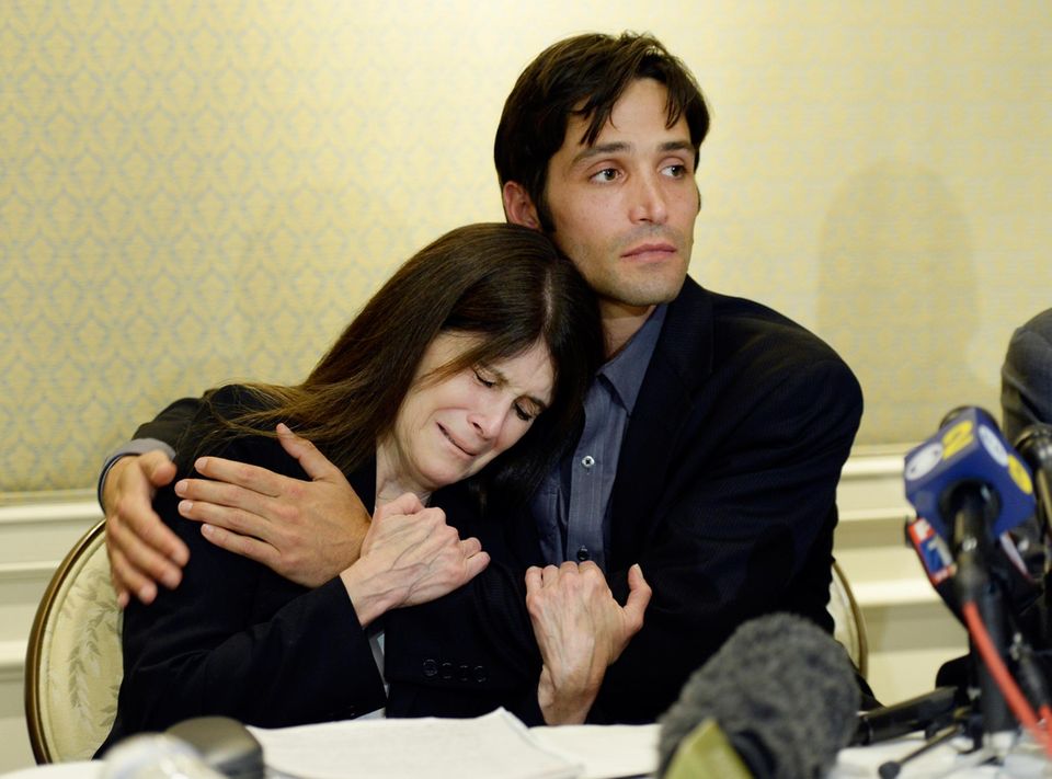 Tränen bei der Pressekonferenz - Schauspieler Michael Egan und seine Mutter Bonnie.