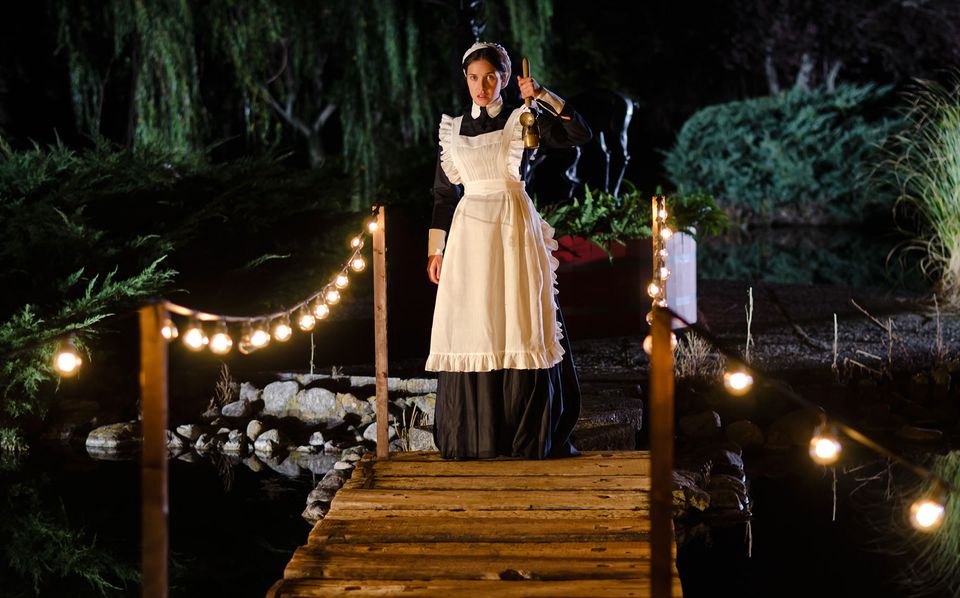 Serientipp: Hausmädchen "Cristina" (Paula Prendes) verschwindet in einer dunklen Nacht. Was ist mit ihr passiert? Hausmädchen "Cristina" (Paula Prendes) verschwindet in einer dunklen Nacht. Was ist mit ihr passiert?