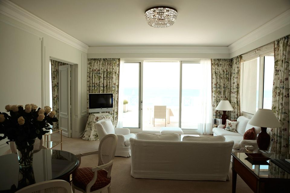 Hotel in Cannes: Die Junior-Suiten wurden 2012 sanft renoviert, inzwischen verfügen alle über WLAN und TV. Die Junior-Suiten wurden 2012 sanft renoviert, inzwischen verfügen alle über WLAN und TV.