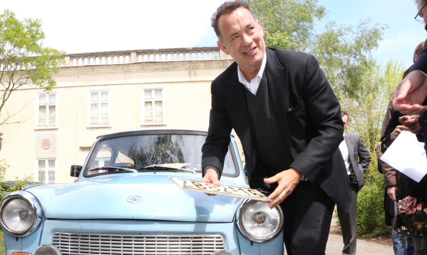Tom Hanks mit seinem neuen Auto.