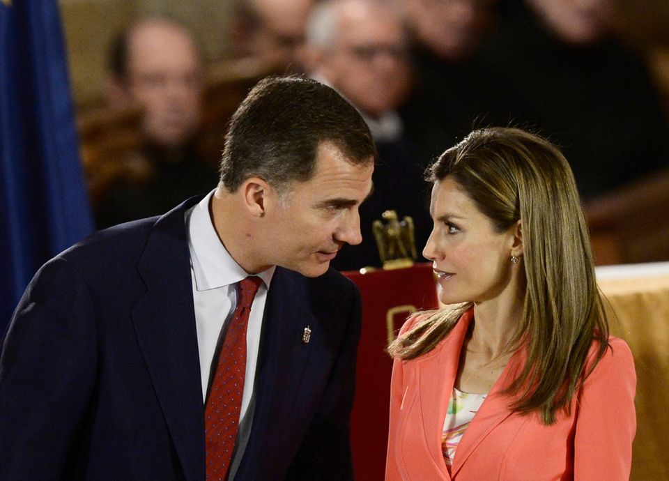 Prinz Felipe + König Juan Carlos: Die Ehe und das Familienleben von Prinz Felipe und seiner Frau Letizia gilt als skandalfrei. Das Paar hatte sich am 22. Mai 2004 das Ja-Wort gegeben. Die Ehe und das Familienleben von Prinz Felipe und seiner Frau Letizia gilt als skandalfrei. Das Paar hatte sich am 22. Mai 2004 das Ja-Wort gegeben.