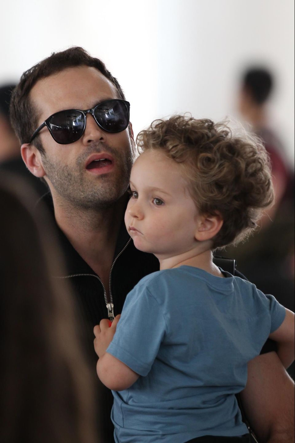 Natalie Portman: Benjamin Millepied und sein Sohn Aleph Benjamin Millepied und sein Sohn Aleph