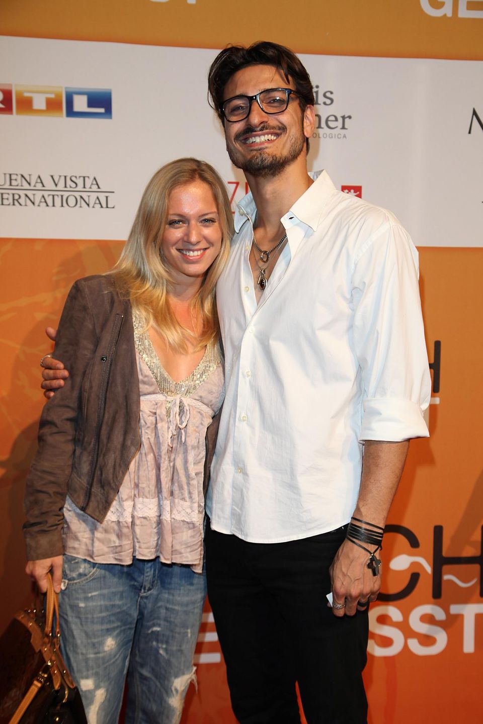 Salvatore Greco: Juliette (geb. Menke) und Salvatore Greco lernten sich am Set der RTL-Soap "Alles was zählt" kennen und lieben. Die beiden haben 2013 geheiratet. Juliette (geb. Menke) und Salvatore Greco lernten sich am Set der RTL-Soap "Alles was zählt" kennen und lieben. Die beiden haben 2013 geheiratet.