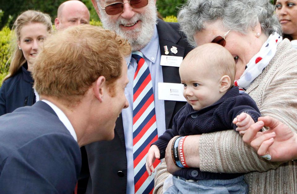 Prinz Harry: Hat einen Schlag bei Babys: Party-Prinz Harry. Der einzige, der offenbar einen Schlag bei Babys hat, ist Party-Prinz Harry.