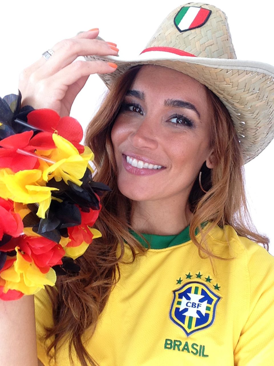 Multikulti-Fan Jana Ina Zarrella wünscht sich das Halbfinale Brasilien gegen Deutschland. Doch zu welcher Mannschaft wird sie dann halten?