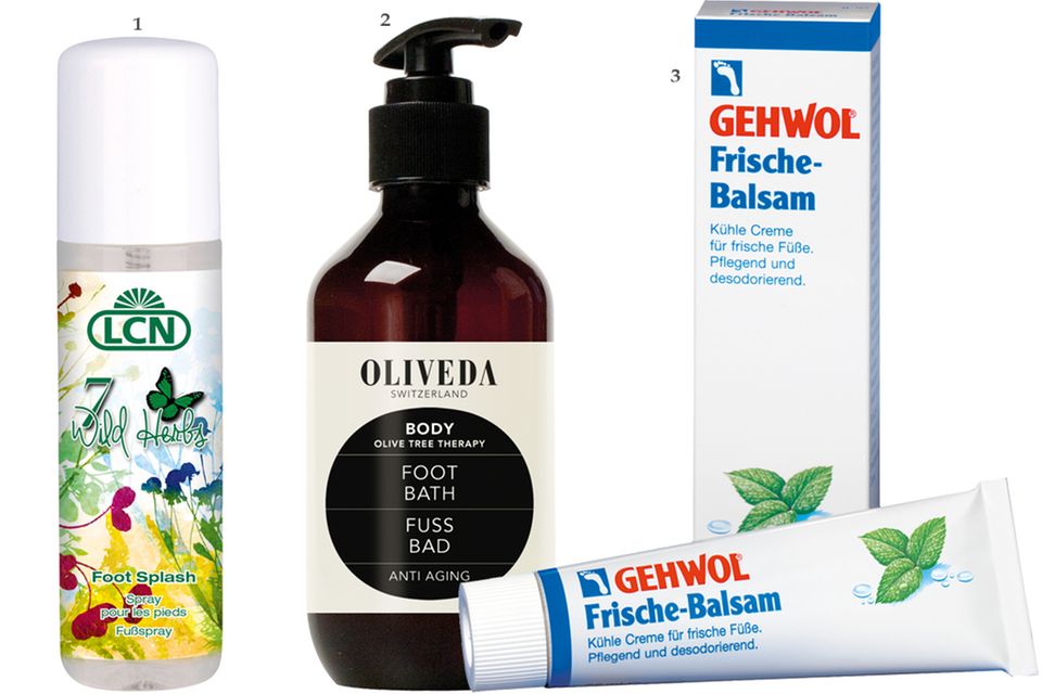 Sommer-Pflege: 1. Erfrischt mit Panthenol: "Foot Splash" von LCN, 100 ml, ca. 15 Euro; 2. Das "Anti Aging Foot Bath" macht fit. Von Oliveda, 200 ml, ca. 35 Euro; 3. Pfefferminzöl und Menthol kühlen sofort: "Frische Balsam" von Gehwol, 75 ml, ca. 5 Euro 1. Erfrischt mit Panthenol: "Foot Splash" von LCN, 100 ml, ca. 15 Euro; 2. Das "Anti Aging Foot Bath" macht fit. Von Oliveda, 200 ml, ca. 35 Euro; 3. Pfefferminzöl und Menthol kühlen sofort: "Frische Balsam" von Gehwol, 75 ml, ca. 5 Euro