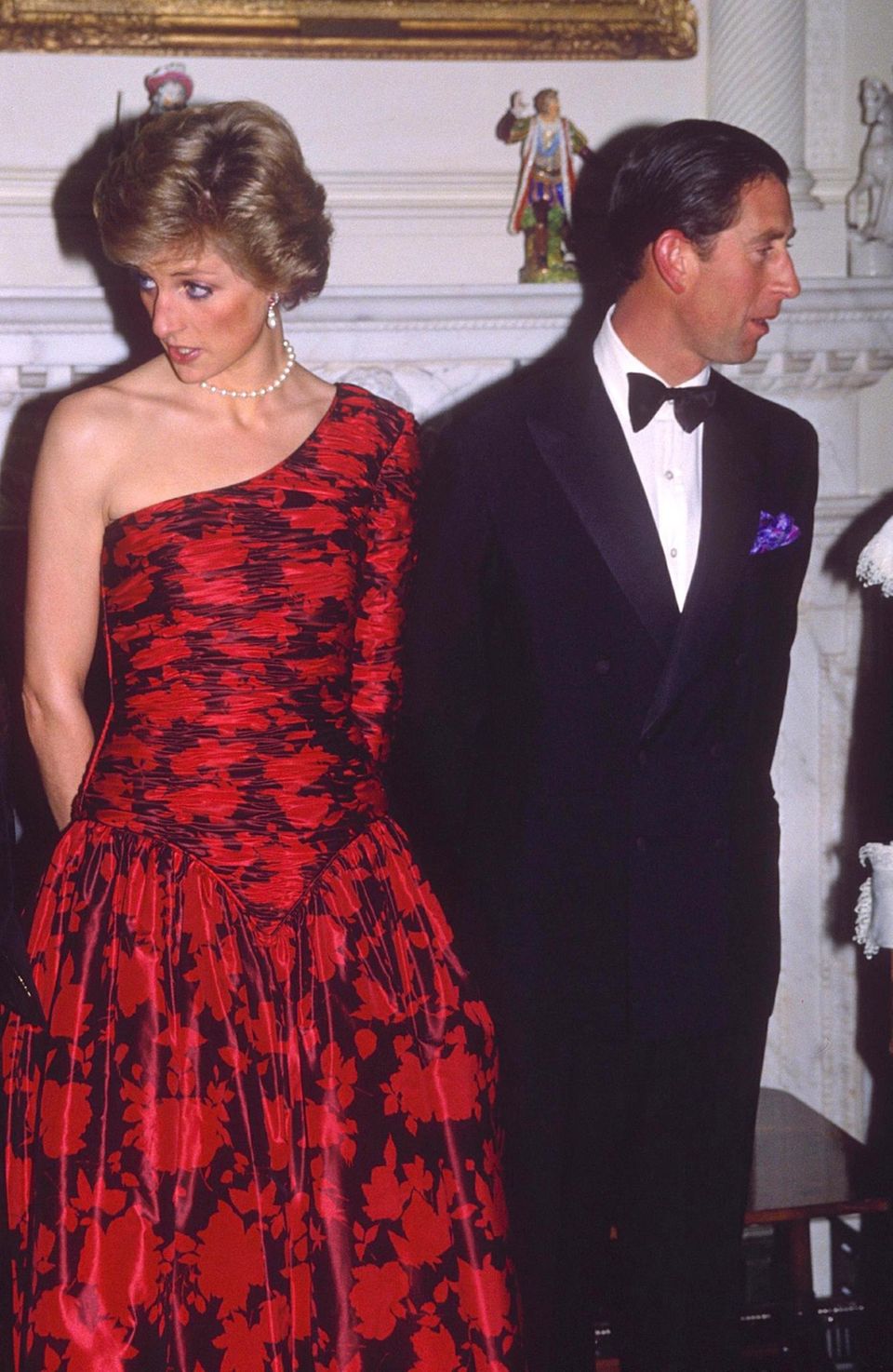 Britische Royals: Krisenjahre: Die folgenreiche Ehekrise von Diana und Charles Anfang der Neunzigerjahre bekam Dickie Arbiter hautnah mit. Mit Prinz Charles verband ihn sogar eine Freundschaft. Krisenjahre: Die folgenreiche Ehekrise von Diana und Charles Anfang der Neunzigerjahre bekam Dickie Arbiter hautnah mit. Mit Prinz Charles verband ihn sogar eine Freundschaft.