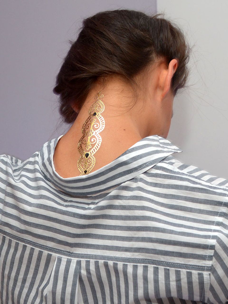 Katie Holmes: Auf der New York Fashion Week probiert Katie Holmes den neuen Tattoo-Trend aus. Auf der New York Fashion Week probiert Katie Holmes den neuen Tattoo-Trend aus.