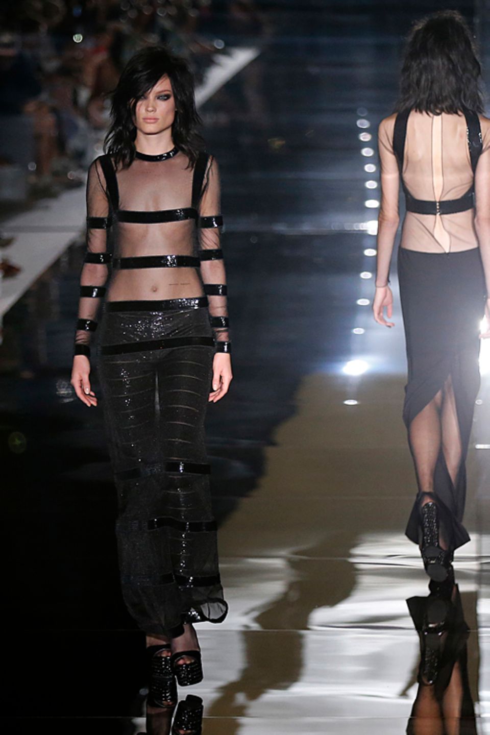 Im Grunge-Look liefen die Models bei Tom Ford über den Catwalk. Im Grunge-Look liefen die Models bei Tom Ford über den Catwalk.