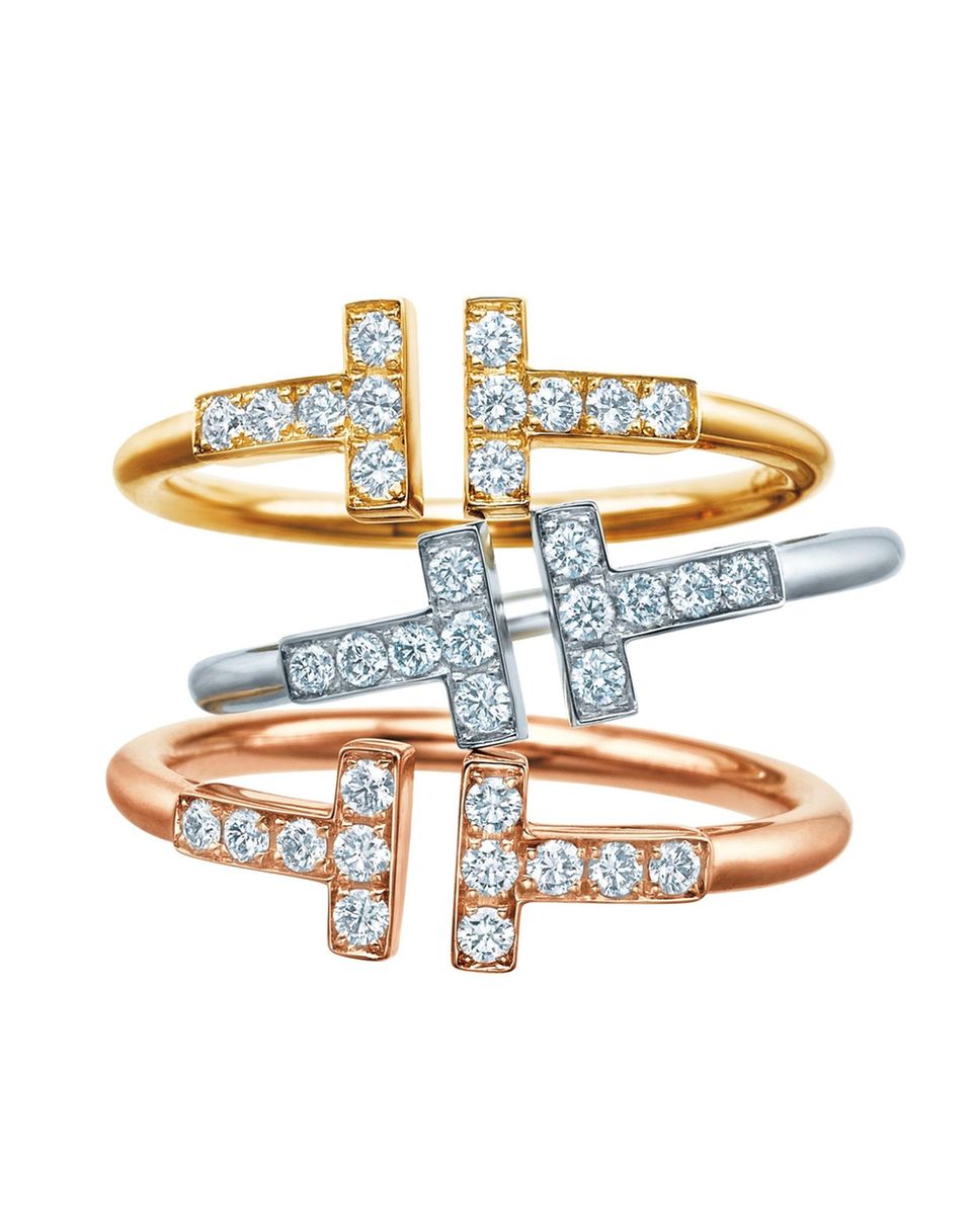 Die Ringe der "Tiffany T"-Kollektion sind mit funkelnden Diamanten besetzt.