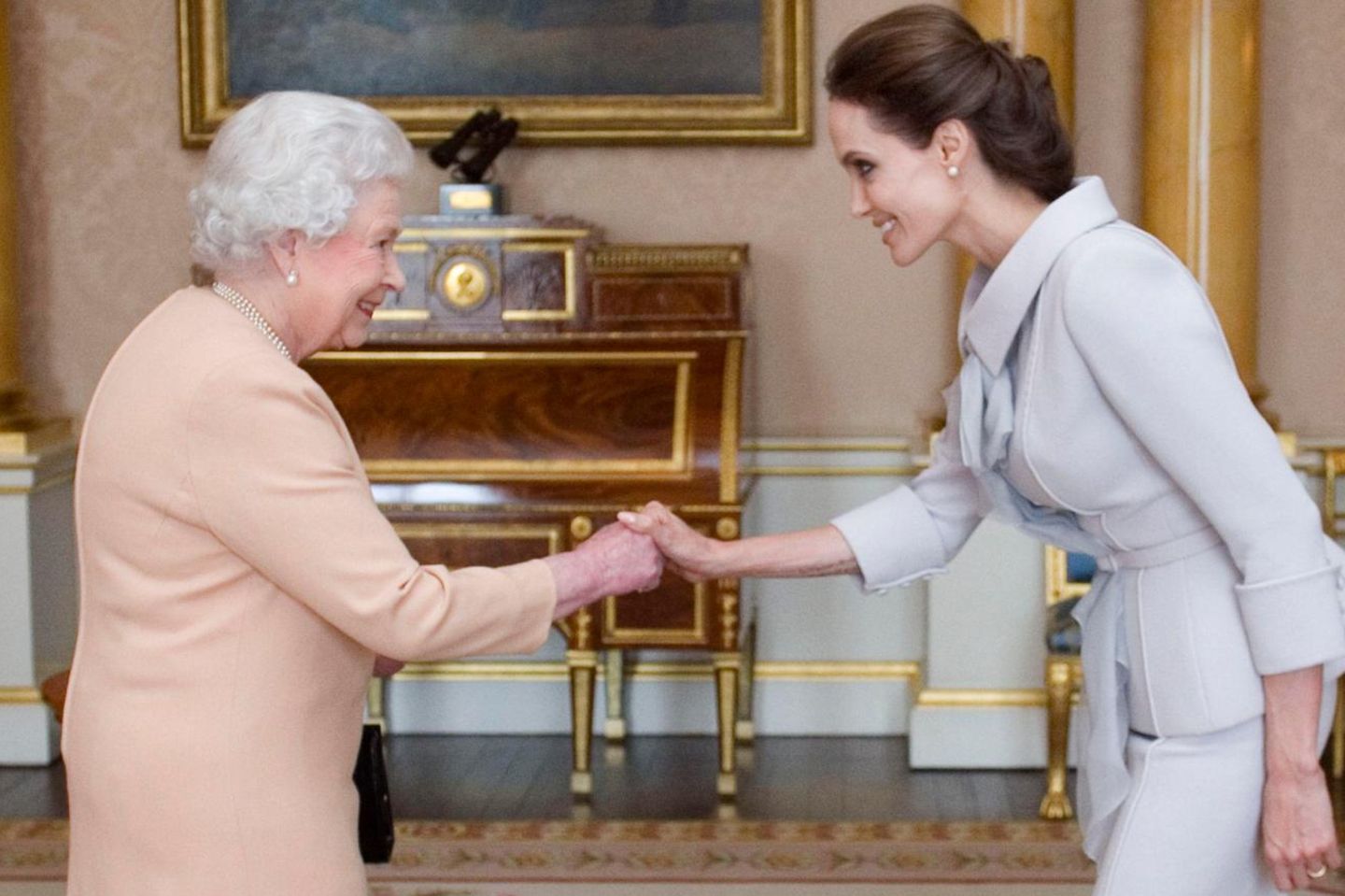 Angelina Jolie und Queen Elisabeth