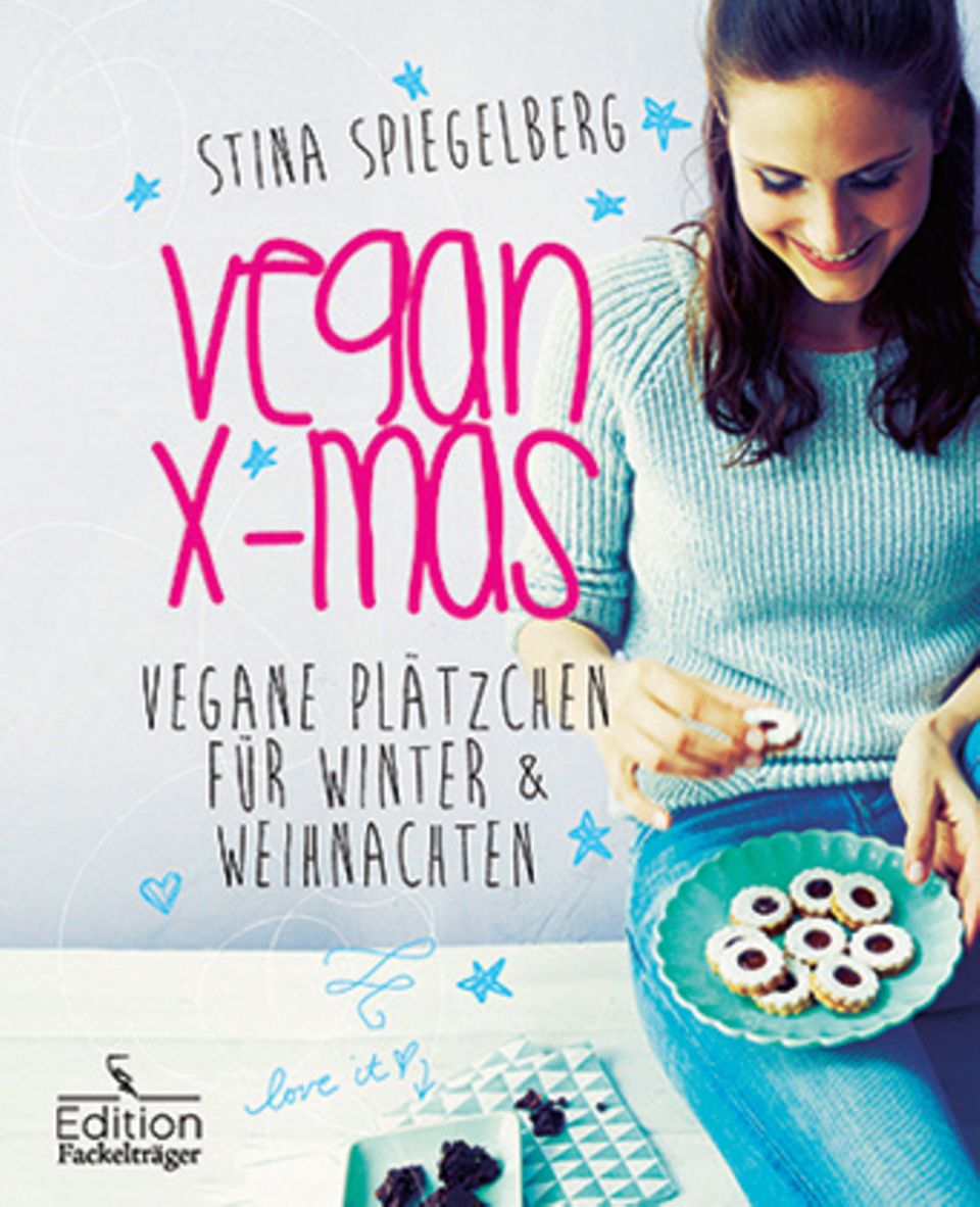 Plätzchen: Kuchen und Kekse ohne Ei – kein Problem! Zuckerbäckerin Stina Spiegelberg ist vegane Bloggerin (www.veganpassion.de) und Profi, wenn es um Ernährung ohne tierische Produkte geht. In ihrem ersten Buch serviert sie süße Weihnachtsleckereien wie Mini-Glühwein-Guglhupf und Lebkuchen-Brownies mit Blüten. ("Vegan X-Mas", Edition Fackel¬träger, 144 S., 19,95 Euro) Kuchen und Kekse ohne Ei – kein Problem! Zuckerbäckerin Stina Spiegelberg ist vegane Bloggerin (www.veganpassion.de) und Profi, wenn es um Ernährung ohne tierische Produkte geht. In ihrem ersten Buch serviert sie süße Weihnachtsleckereien wie Mini-Glühwein-Guglhupf und Lebkuchen-Brownies mit Blüten. ("Vegan X-Mas", Edition Fackel¬träger, 144 S., 19,95 Euro)