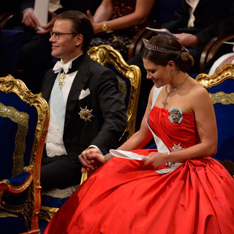 Prinzessin Victoria, Herzogin Catherine + Co.: Prinzessin Victorias Familienglück mit Ehemann Daniel und Tochter Estelle macht sie so beliebt. Prinzessin Victorias Familienglück mit Ehemann Daniel und Tochter Estelle macht sie so beliebt.