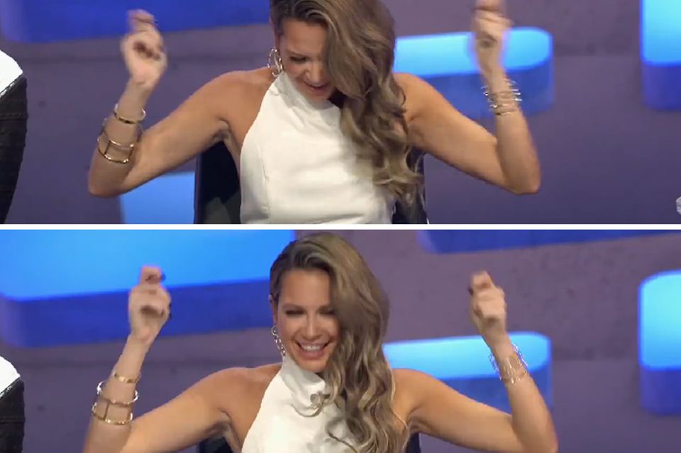 Mandy Capristo: Sympathische "Tanzeinlage": Bei manchen Kandidaten der neuen "Deutschland sucht den Superstar"-Staffel möchte Jurorin Mandy Capristo am liebsten direkt mit performen und ist sich nicht zu schade dafür, vom Jury-Pult aus zu einigen Auftritten mitzugehen. Sympathische "Tanzeinlage": Bei manchen Kandidaten der neuen "Deutschland sucht den Superstar"-Staffel möchte Jurorin Mandy Capristo am liebsten direkt mit performen und ist sich nicht zu schade dafür, vom Jury-Pult aus zu einigen Auftritten mitzugehen.