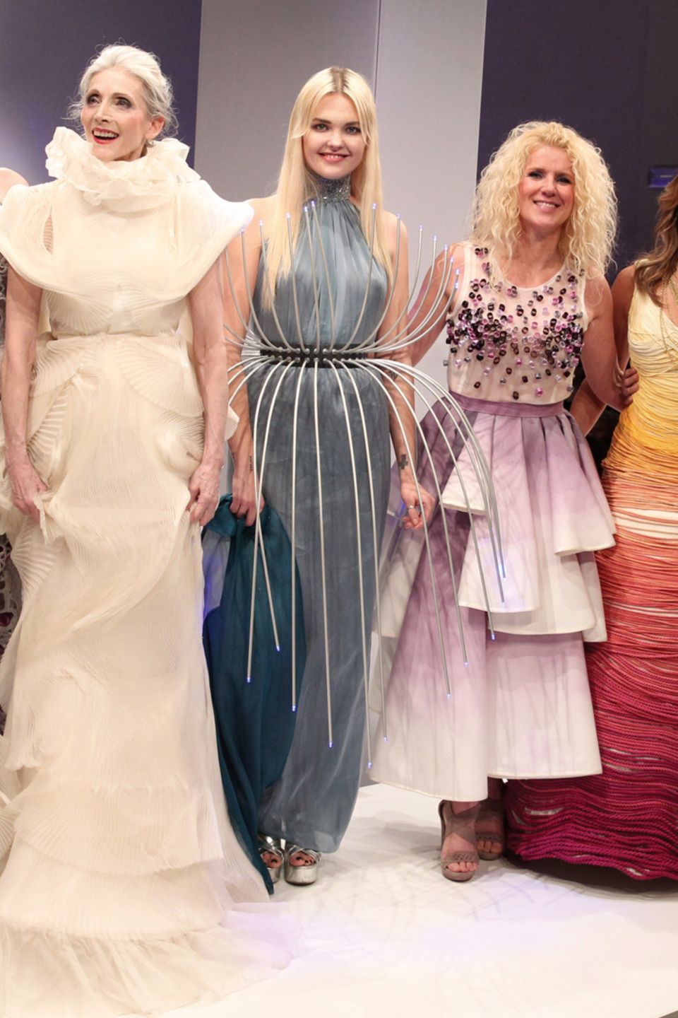 Moderatorin Nazan Eckes auf dem "Lavera Showfloor" mit Models wie Tatjana Patitz, Eveline Hall, Bonnie Strange, Klara Ahlers, Elisabetta Canalis und Elisa Sednoui in Berlin. Moderatorin Nazan Eckes auf dem "Lavera Showfloor" mit Models wie Tatjana Patitz, Eveline Hall, Bonnie Strange, Klara Ahlers, Elisabetta Canalis und Elisa Sednoui in Berlin.