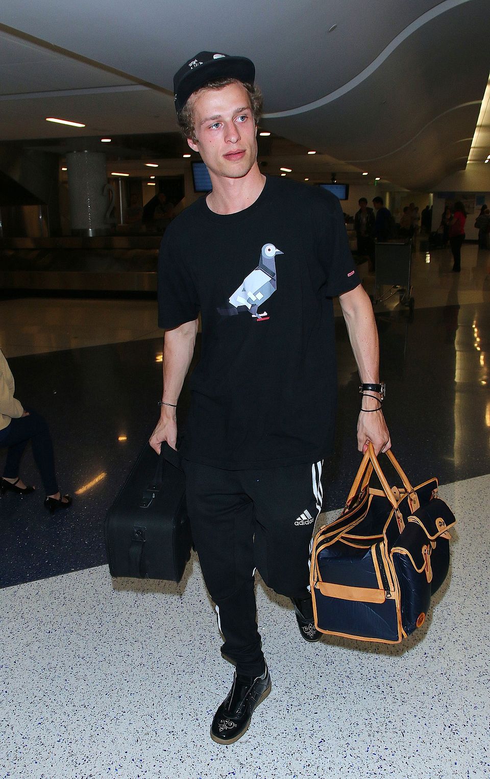 Paris Hiltons Bruder: Conrad Hilton kommt im Mai 2014 am Flughafen von Los Angeles an. Damals hatte er noch keinen Ärger mit der Polizei. Conrad Hilton kommt im Mai 2014 am Flughafen von Los Angeles an. Damals hatte er noch keinen Ärger mit der Polizei.