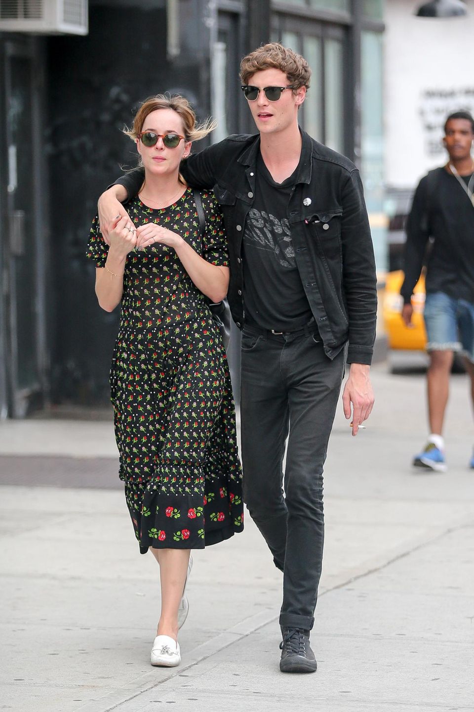 Dakota Johnson: Privates Glück: Seit gut einem halben Jahr ist Dakota Johnson mit dem Musiker Matthew Hitt liiert. Privates Glück: Seit gut einem halben Jahr ist Dakota Johnson mit dem Musiker Matthew Hitt liiert.
