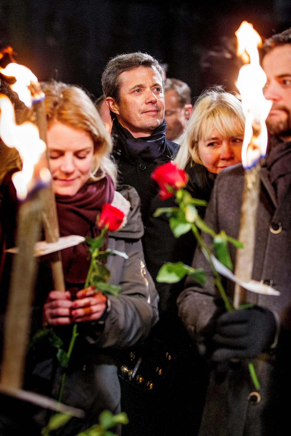 Prinzessin Mary: Sichtlich ergriffen: Kronprinz Frederik in Kopenhagen beim Trauermarsch für die Opfer der Terroranschläge von Mitte Februar. Sichtlich ergriffen: Kronprinz Frederik in Kopenhagen beim Trauermarsch für die Opfer der Terroranschläge von Mitte Februar.