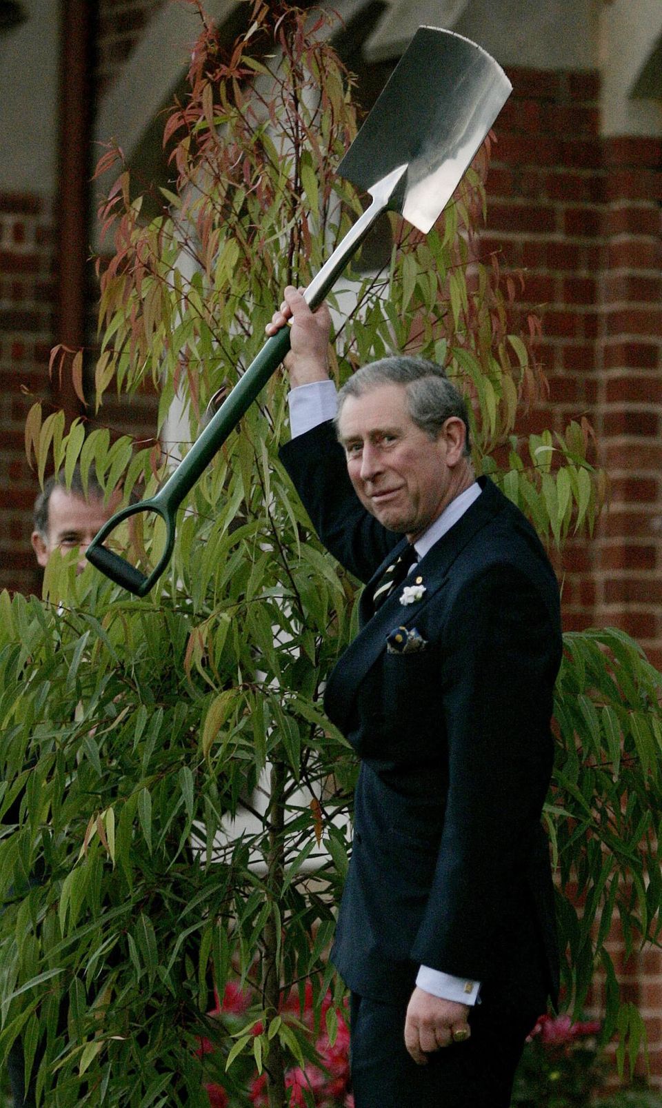 Royales Engagement: Prinz Charles ist ein Ökoatktivist und scheut die Schaufel in der Hand nicht. Prinz Charles ist ein Ökoatktivist und scheut die Schaufel in der Hand nicht.