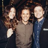 Jessica Biel und Justin Timberlake freuen sich mit Jon Rollo über die Eröffnung seines Restaurants.