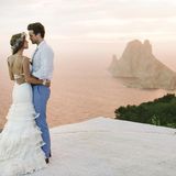 28. September 2013: Annemarie Warnkross und Wayne Carpendale haben zwei Jahre nach ihrer Verlobung geheiratet. Die Zeremonie fand am Strand von Ibiza mit Blick auf das offene Meer statt.