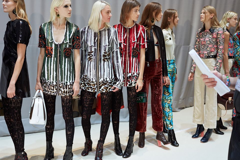 Nicolas Ghesquière: Wann kommt endlich der Startschuss? Models kurz vor der Show Wann kommt endlich der Startschuss? Models kurz vor der Show