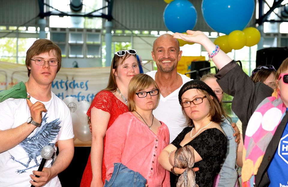 Peyman Amin: Peyman und die Kinder beim Deutschen Down-Sportlerfestival Peyman Amin