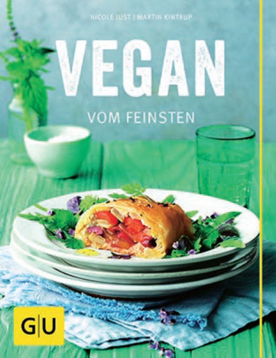 Schichtwerk: In über 100 Rezepten zeigen die Autoren Nicole Just und Martin Kintrup, wie vielseitig die Ernährung ohne tierische Lebensmittel sein kann: Auberginen-Röllchen mit Erbsen-Minz-Püree, Temaki-Sushi oder würziger Mangosenf bringen die weite vegane Welt in die heimische Küche. ("Vegan vom Feinsten", GU Verlag, 192 S., 24,99 Euro) In über 100 Rezepten zeigen die Autoren Nicole Just und Martin Kintrup, wie vielseitig die Ernährung ohne tierische Lebensmittel sein kann: Auberginen-Röllchen mit Erbsen-Minz-Püree, Temaki-Sushi oder würziger Mangosenf bringen die weite vegane Welt in die heimische Küche. ("Vegan vom Feinsten", GU Verlag, 192 S., 24,99 Euro)