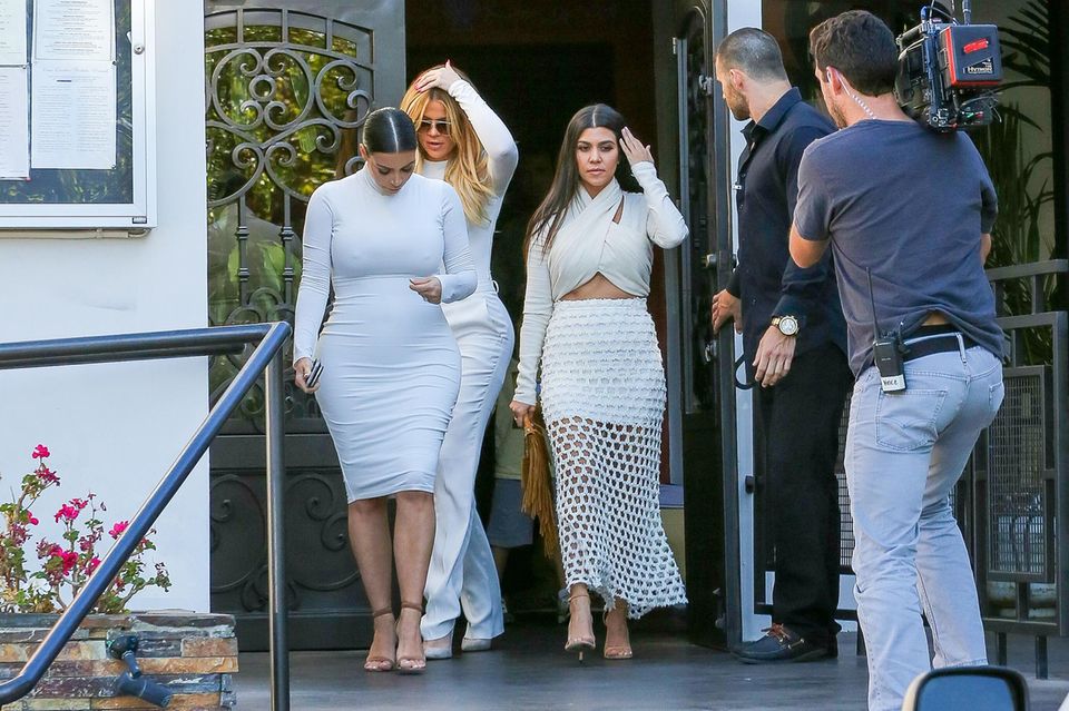 Kourtney Kardashian: Kim, Khloé und Kourtney Kardashian drehen die elfte Staffel ihrer Reality-Show "Keeping Up With The Kardashians". Kim, Khloé und Kourtney Kardashian drehen die elfte Staffel ihrer Reality-Show "Keeping Up With The Kardashians".