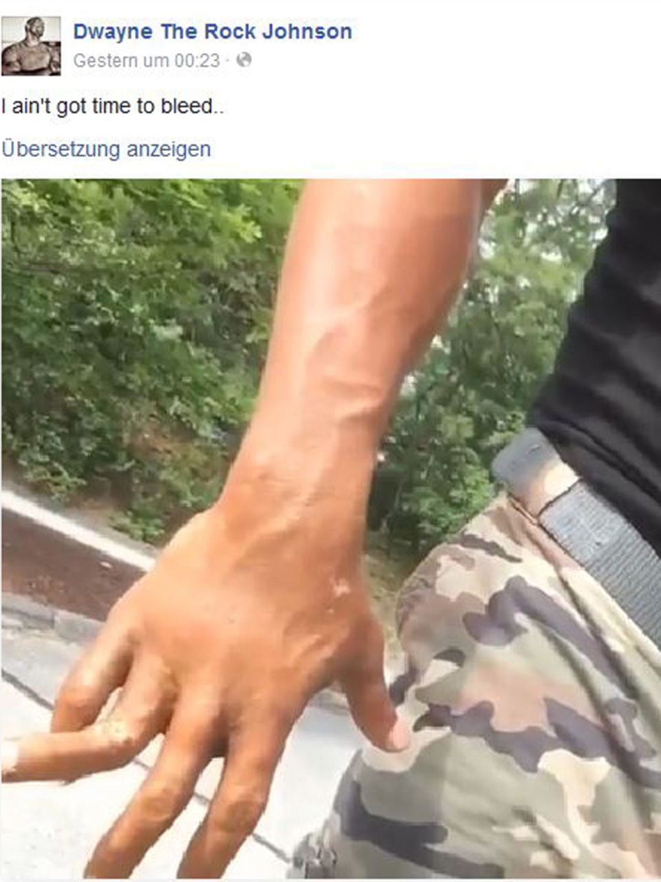 Dwayne Johnson: Achtung! Dieses Bild - das "The Rock" auf Facebook postete - ist nichts für schwache Knochen... ähm wir meinen natürlich Nerven! Achtung! Dieses Bild - das "The Rock" auf Facebook postete - ist nichts für schwache Knochen... ähm wir meinen natürlich Nerven!