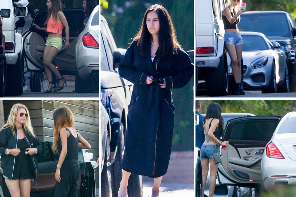 Scott Disick: Das Zählen der Damen, die sich Scott Disicks Einfahrt tummelten, kann man getrost gelassen. Es wurden eh immer mehr. Das Zählen der Damen, die sich Scott Disicks Einfahrt tummelten, kann man getrost gelassen. Es wurden eh immer mehr.