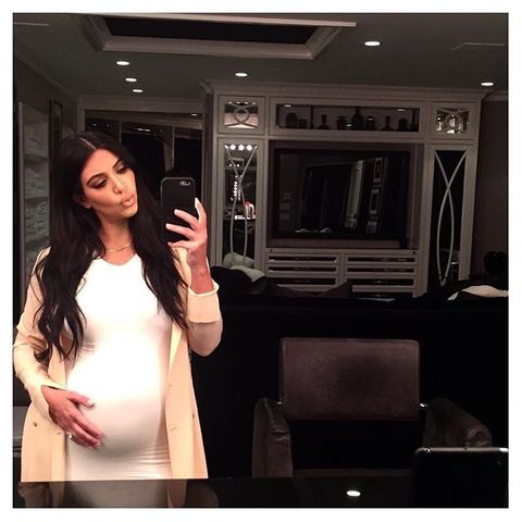 Kim Kardashian: Ist ihr Babybauch ein Fake?