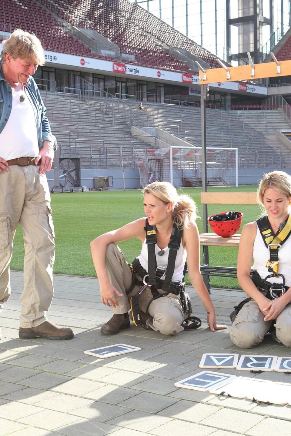 Walter Freiwald, Sara Kulka und Angelina Heger mussten sich in einem Fußballstadion beweisen. Walter Freiwald, Sara Kulka und Angelina Heger mussten sich in einem Fußballstadion beweisen.