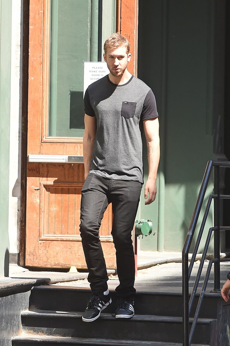 Auch Calvin Harris wurde schon öfter dabei fotografiert, wie er Taylor Swifts Apartment im Big Apple verlässt. Auch Calvin Harris wurde schon öfter dabei fotografiert, wie er Taylor Swifts Apartment im Big Apple verlässt.