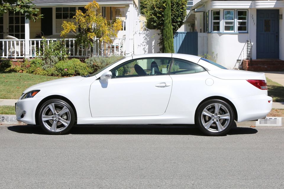 Christine Ouzounian: Der brandneue Lexus kostet fast 40.000 Euro Lexus von Christine Ouzounian