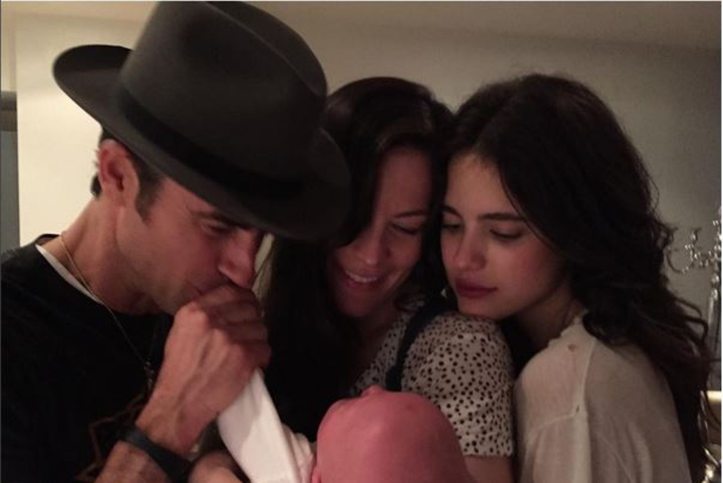 Justin Theroux, Liv Tyler mit Söhnchen Sailor Gene auf dem Arm, Sarah Margaret Qualley