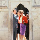 Im Jahr 1992 besuchte Prinzessin Diana auf einer Indienreise das berühmte Mausoleum "Taj Mahal". Für viele Verehrer war Lady Di eine Fashion-Ikone, die eine gewisse Melancholie umgab.