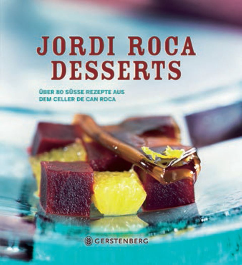 Kokosschaumsüppchen mit Mandeln und Wassermelonen-Granité: Der Spanier Jordi Roca wurde jüngst zum besten Pâtissier der Welt gekürt. In seinem neuen Kochbuch verrät er süße Geheimrezepte wie Curry-Mandel-Eis oder Orangenblüten-Trüffel. In deren Genuss kommen sonst nur die Gäste seines Drei-Sterne-Restaurants "El Celler de Can Roca", das er gemeinsam mit seinen beiden Brüdern in Girona betreibt. ("Jordi Roca Desserts", Gerstenberg, 248 S., 34 Euro) Der Spanier Jordi Roca wurde jüngst zum besten Pâtissier der Welt gekürt. In seinem neuen Kochbuch verrät er süße Geheimrezepte wie Curry-Mandel-Eis oder Orangenblüten-Trüffel. In deren Genuss kommen sonst nur die Gäste seines Drei-Sterne-Restaurants "El Celler de Can Roca", das er gemeinsam mit seinen beiden Brüdern in Girona betreibt. ("Jordi Roca Desserts", Gerstenberg, 248 S., 34 Euro)