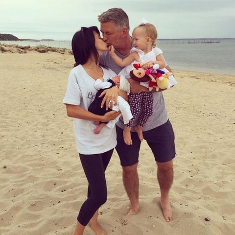 Alec und Hilaria Baldwin mit ihren Kindern Carmen Gabriela und Rafael Thomas.