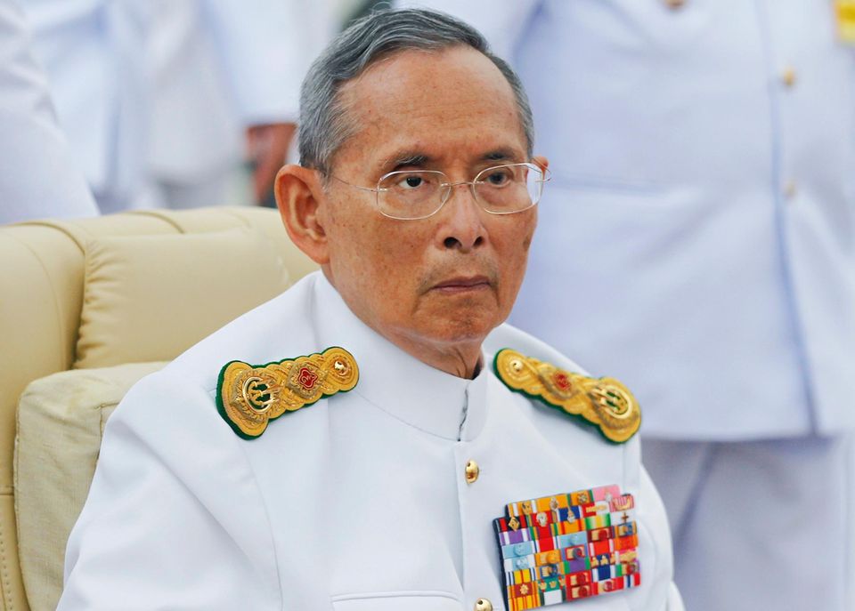 Öffentliche Auftritte von Thailands König Bhumibol wie hier 2012 in Bangkok sind selten.