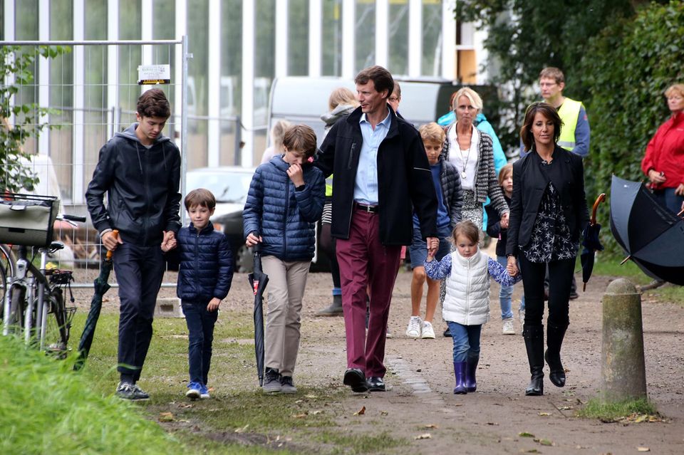 Patchwork royal: Prinz Joachim mit seinen vier Kindern (v.l.) Nikolai, Henrik, Felix und Athena bei einem Festival im August 2015.