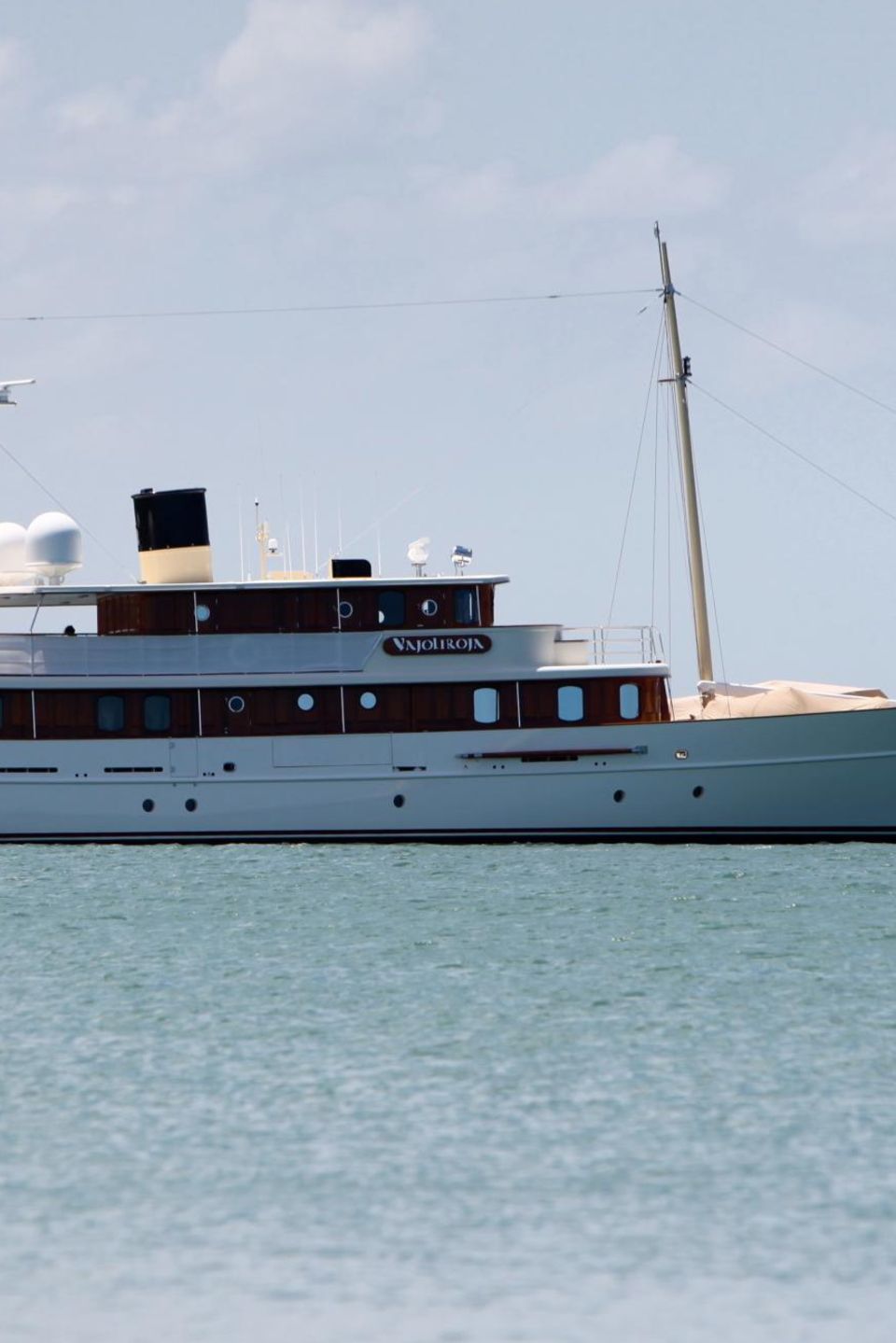 Die 29 Millionen teure Luxus-Yacht war ursprünglich ein Geschenk für Johnny Depps' Ex-Freundin Vanessa Paradis Die 29 Millionen teure Luxus-Yacht war ursprünglich ein Geschenk für Johnny Depps' Ex-Freundin Vanessa Paradis