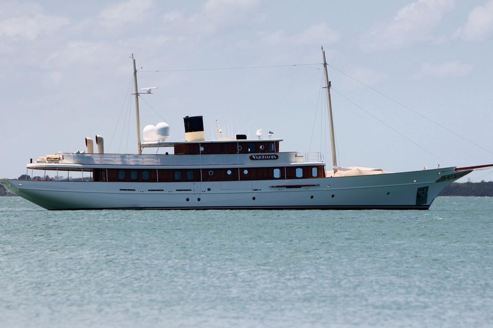 Die 29 Millionen teure Luxus-Yacht war ursprünglich ein Geschenk für Johnny Depps' Ex-Freundin Vanessa Paradis