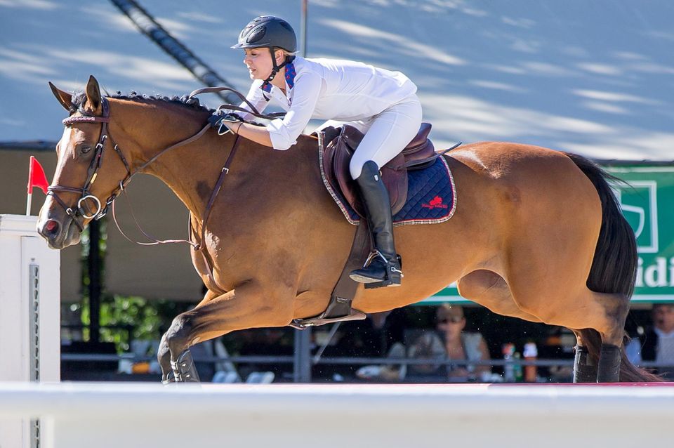 Kaley Cuoco: Kaley Cuoco lenkt sich bei einem Reitturnier von den Gedanken an ihre Trennung ab. Kaley Cuoco lenkt sich bei einem Reitturnier von den Gedanken an ihre Trennung ab.