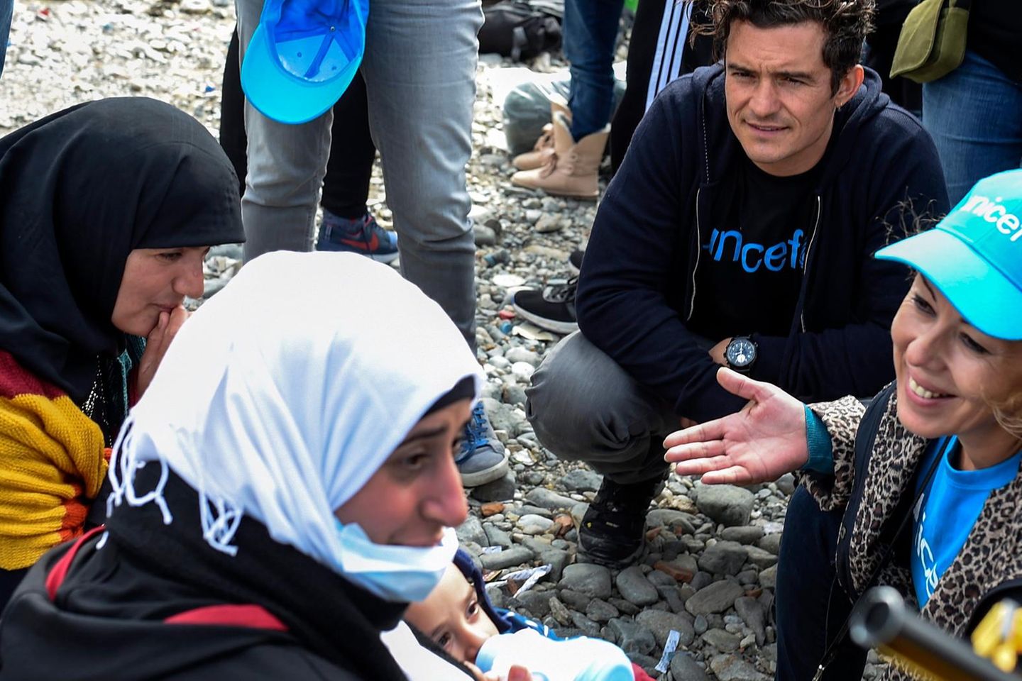 Orlando Bloom: US-Star besucht Flüchtlinge in Mazedonien