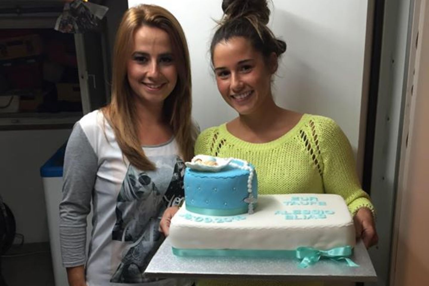 Sarah Lombardi mit der Schöpferin der Tauftorte