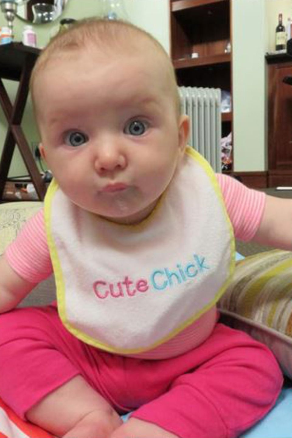 Mommy's little "Cute Chick": Die kleine Dashiel Edan erfreut ihre Mama Milla Jovovich nun schon seit einem halben Jahr. Mommy's little "Cute Chick": Die kleine Dashiel Edan erfreut ihre Mama Milla Jovovich nun schon seit einem halben Jahr.